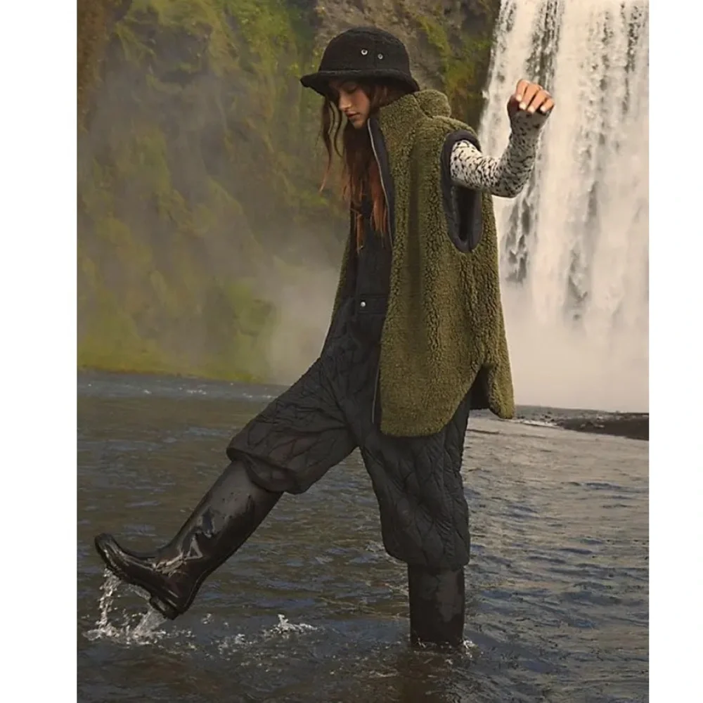 NWT Free People Venture On Reversible Fleece Puffer Vest Black Green - Picture 3 of 9
